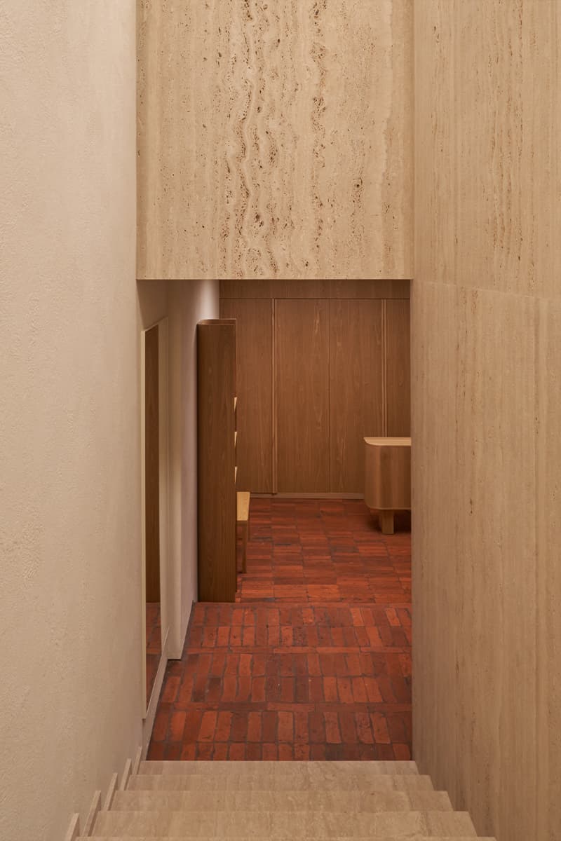 Оливковые деревья и искусный потолочный свет в интерьере ресторана с итальянским характером — проект студии ludi_architects