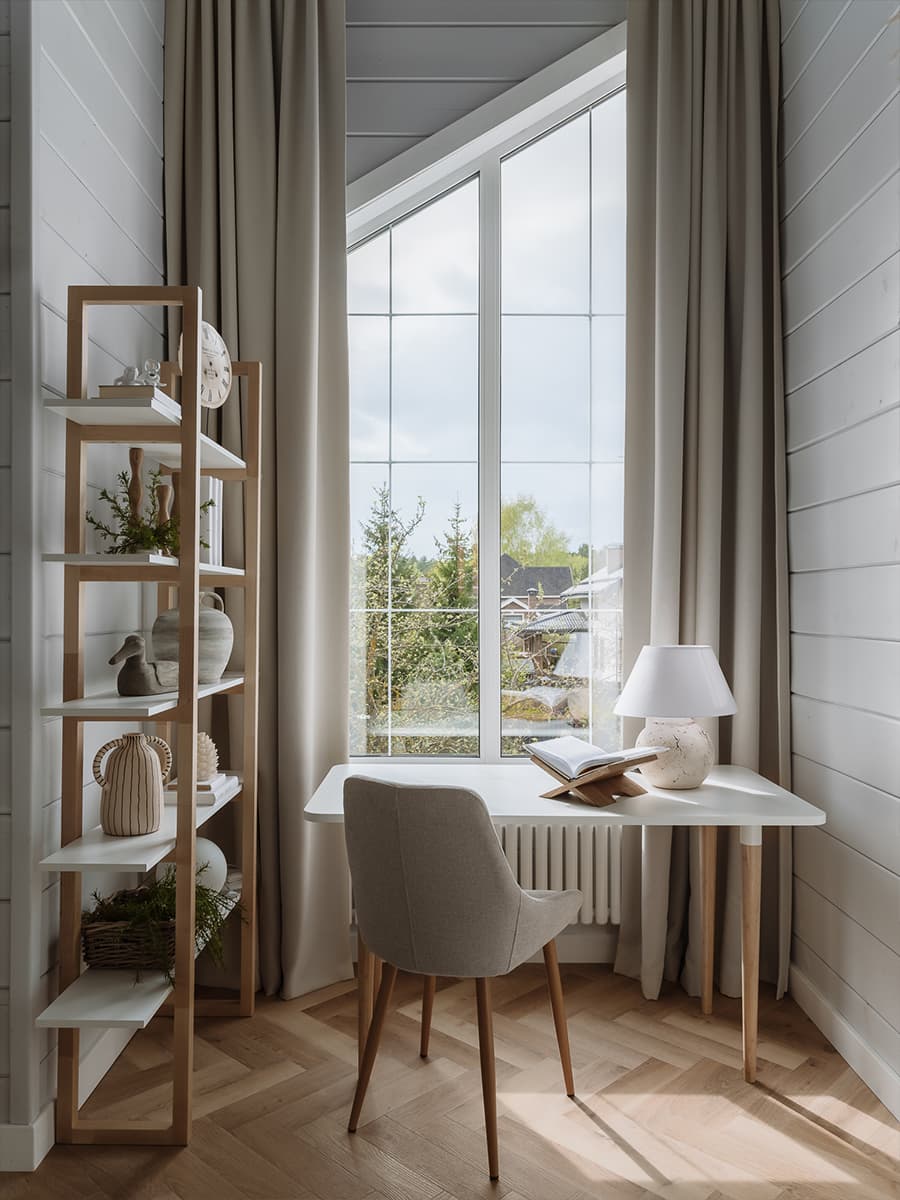 Дымчатые серые оттенки и теплая древесина в интерьере коттеджа в Подмосковье — проект Елены Кулагиной
