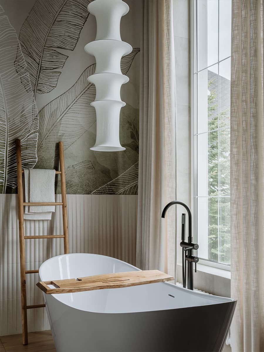 Дымчатые серые оттенки и теплая древесина в интерьере коттеджа в Подмосковье — проект Елены Кулагиной