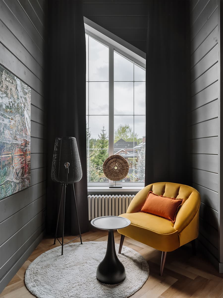 Дымчатые серые оттенки и теплая древесина в интерьере коттеджа в Подмосковье — проект Елены Кулагиной