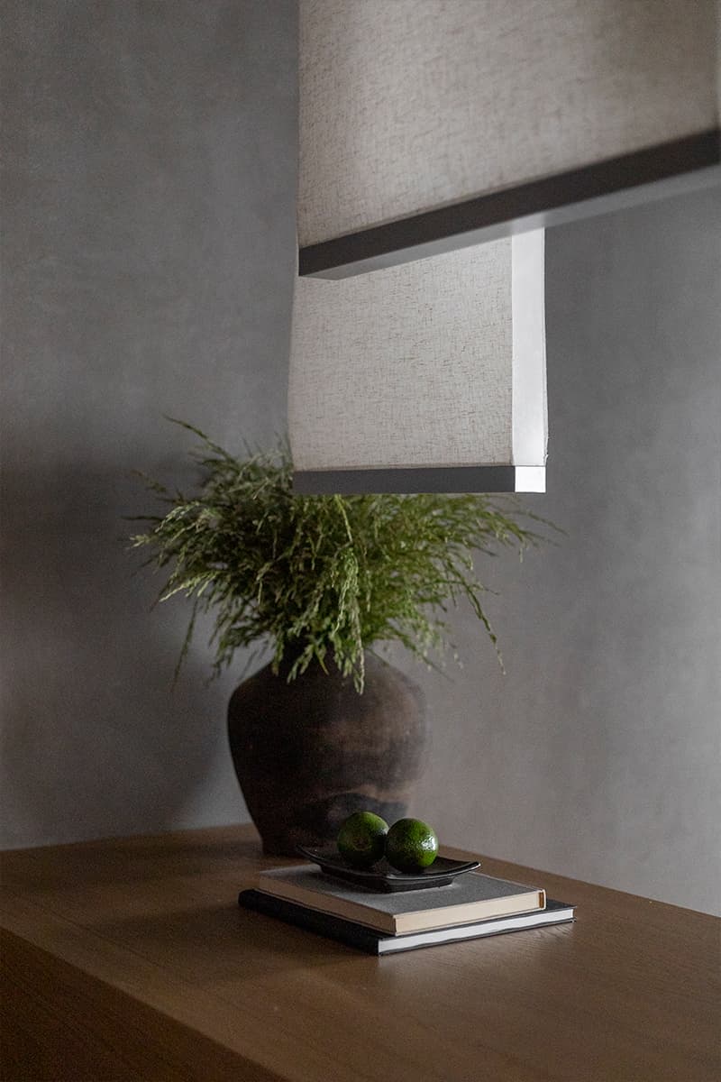 Приглушенный свет и современное искусство в интерьере бара в особняке XIX века — проект Bureau Mitra