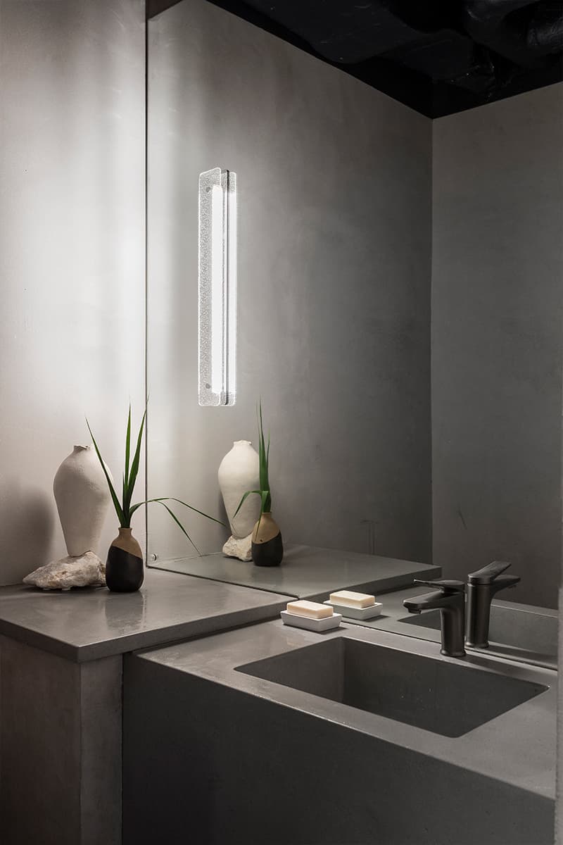 Приглушенный свет и современное искусство в интерьере бара в особняке XIX века — проект Bureau Mitra