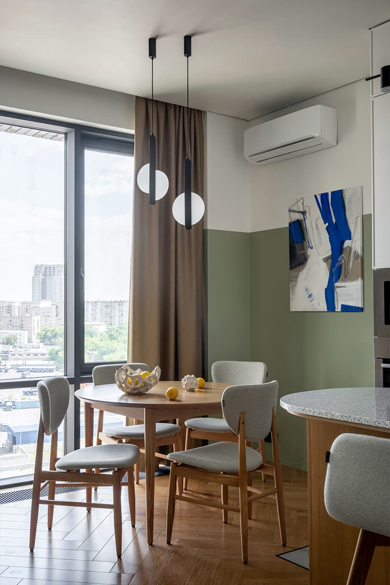 Вдохновленный искусством интерьер с выразительными деталями из дуба — проект Анастасии Акиминой