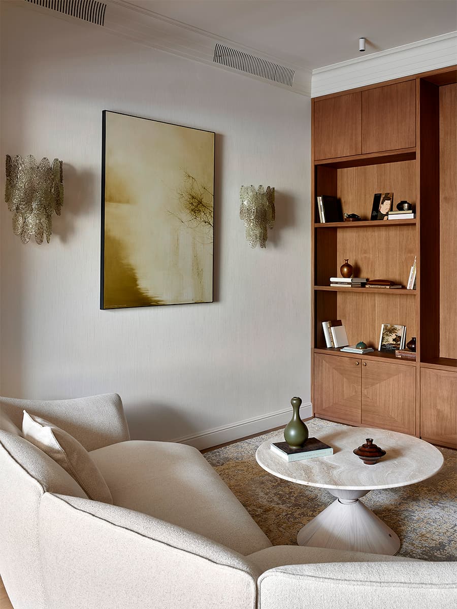 Антикварная мебель и нарядный декор в парадном интерьере квартиры на Арбате — проект Натальи Федотовой