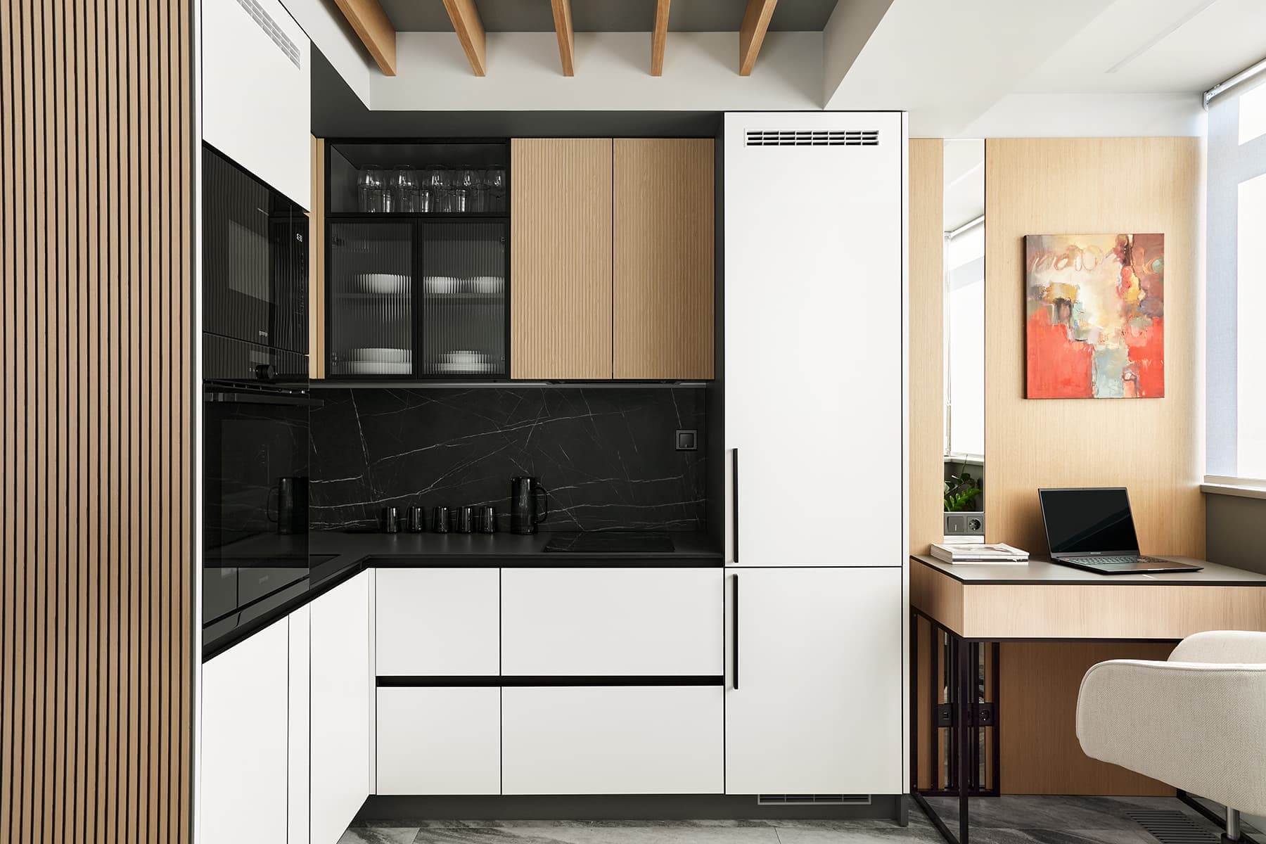 Лаконичный интерьер двухэтажной квартиры с большими окнами — проект студии дизайна и архитектуры «Коробка»