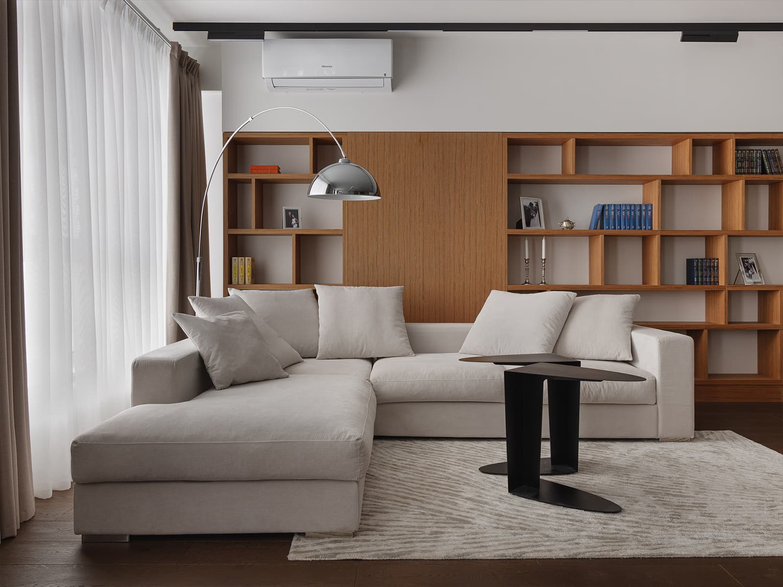 Домашняя библиотека со шкафами из шпона в интерьере казанской квартиры — проект Насибы Бойматовой