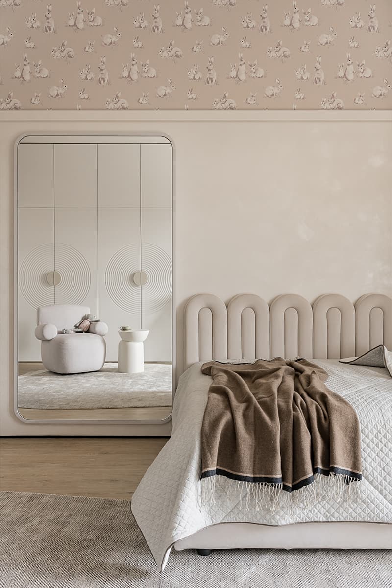 Элегантный куб гардеробной в центре интерьера с мягкими линиями — проект студии дизайна интерьеров Анастасии Безматерных