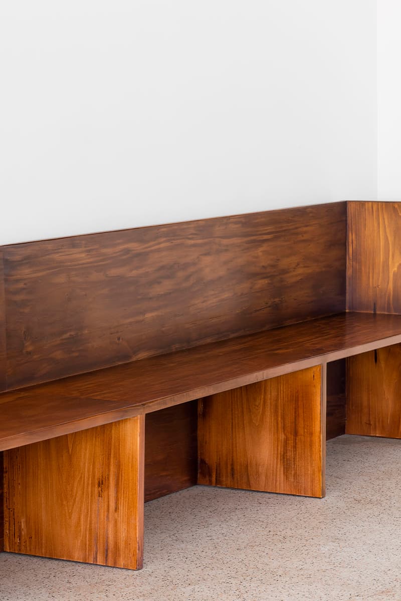 Кухня с диммируемым светом в интерьере камерного бара в Италии — проект Etiam Studio