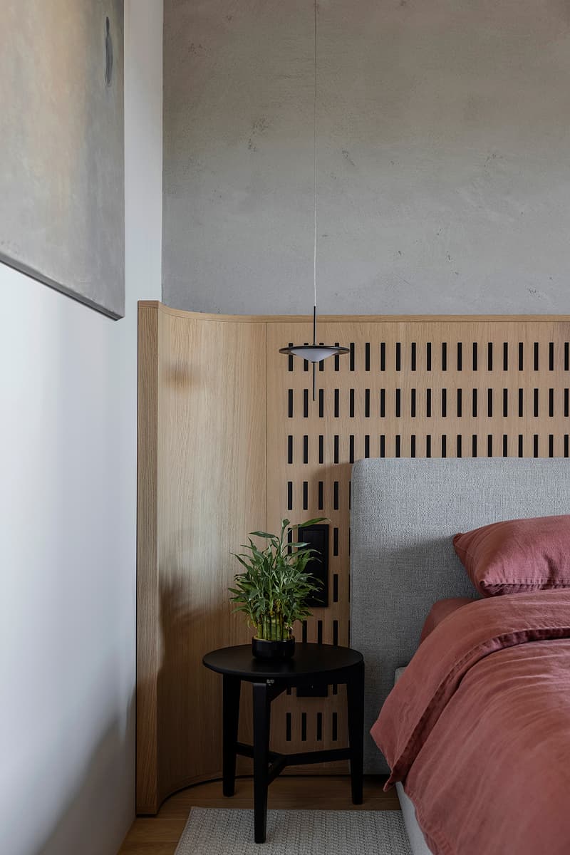 Графичный мужской интерьер квартиры с низкими потолками — проект Игоря и Алёны Скаржевских