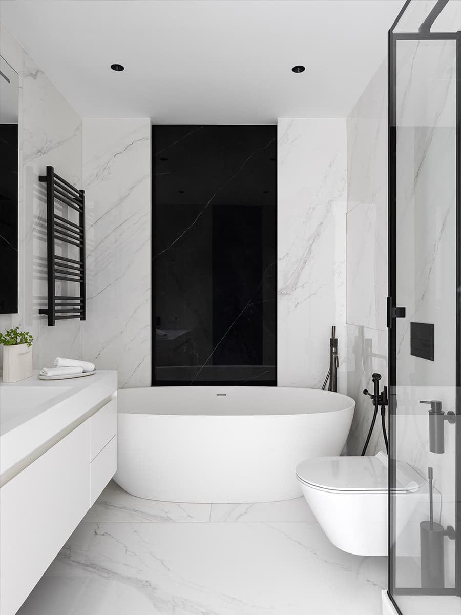 Деревянные рейки в интерьере квартиры с необычной гостиной — проект студии Azbuka Dom