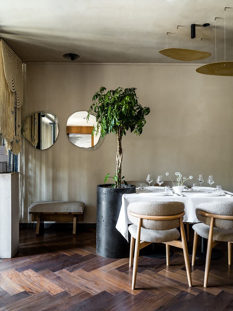 Сдержанный интерьер ресторана с морской тематикой в Ижевске — проект студии интерьера EgoDesign