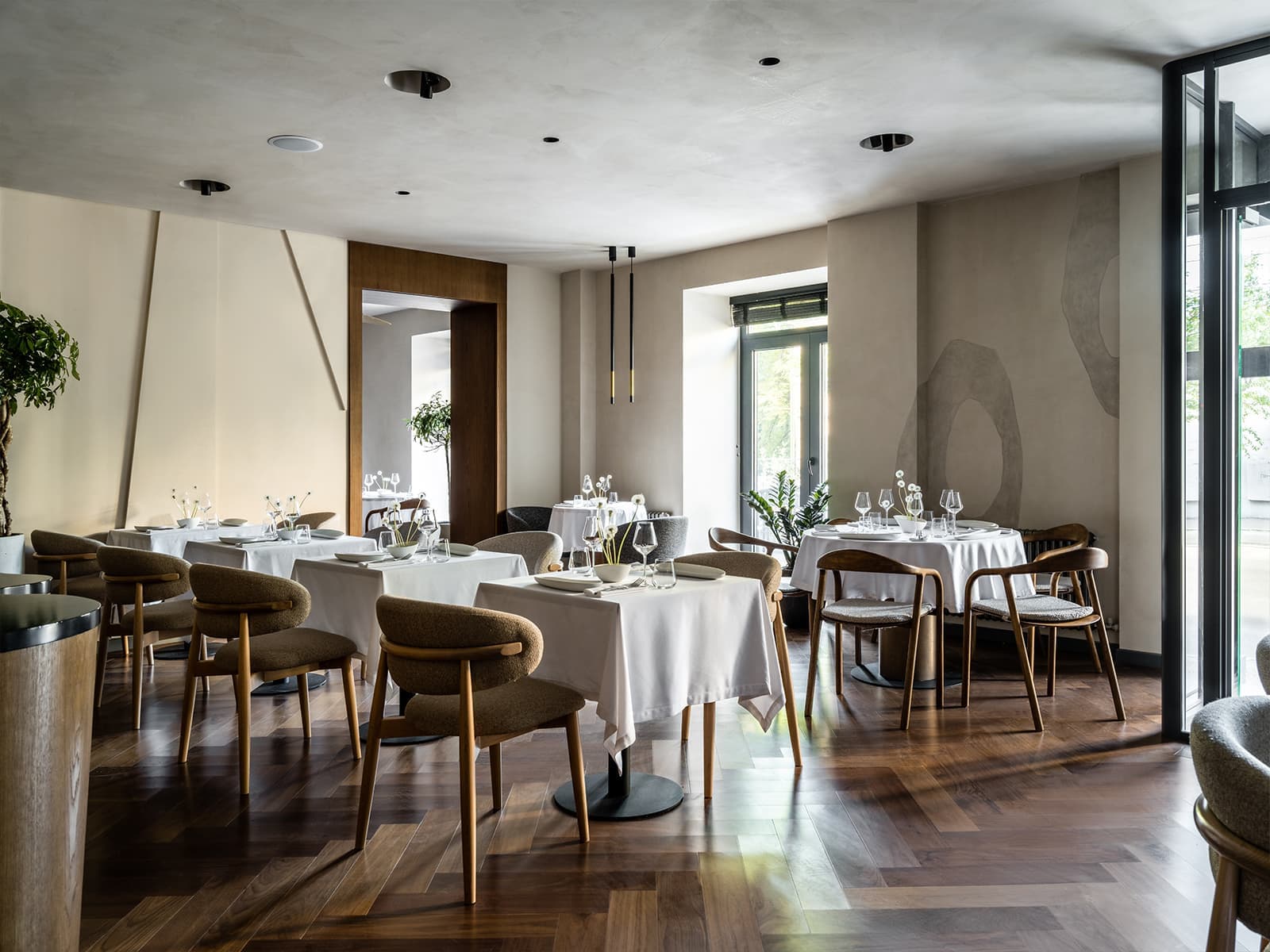 Сдержанный интерьер ресторана с морской тематикой в Ижевске — проект студии интерьера EgoDesign