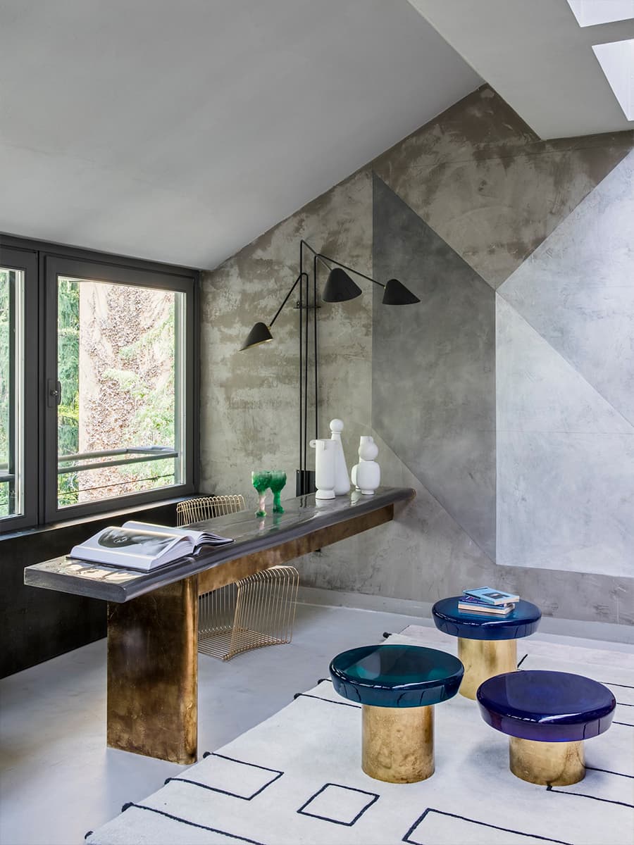 Эпоксидная смола, литое стекло и металл в интерьере дома-мастерской — проект дизайн-студии Draga & Aurel