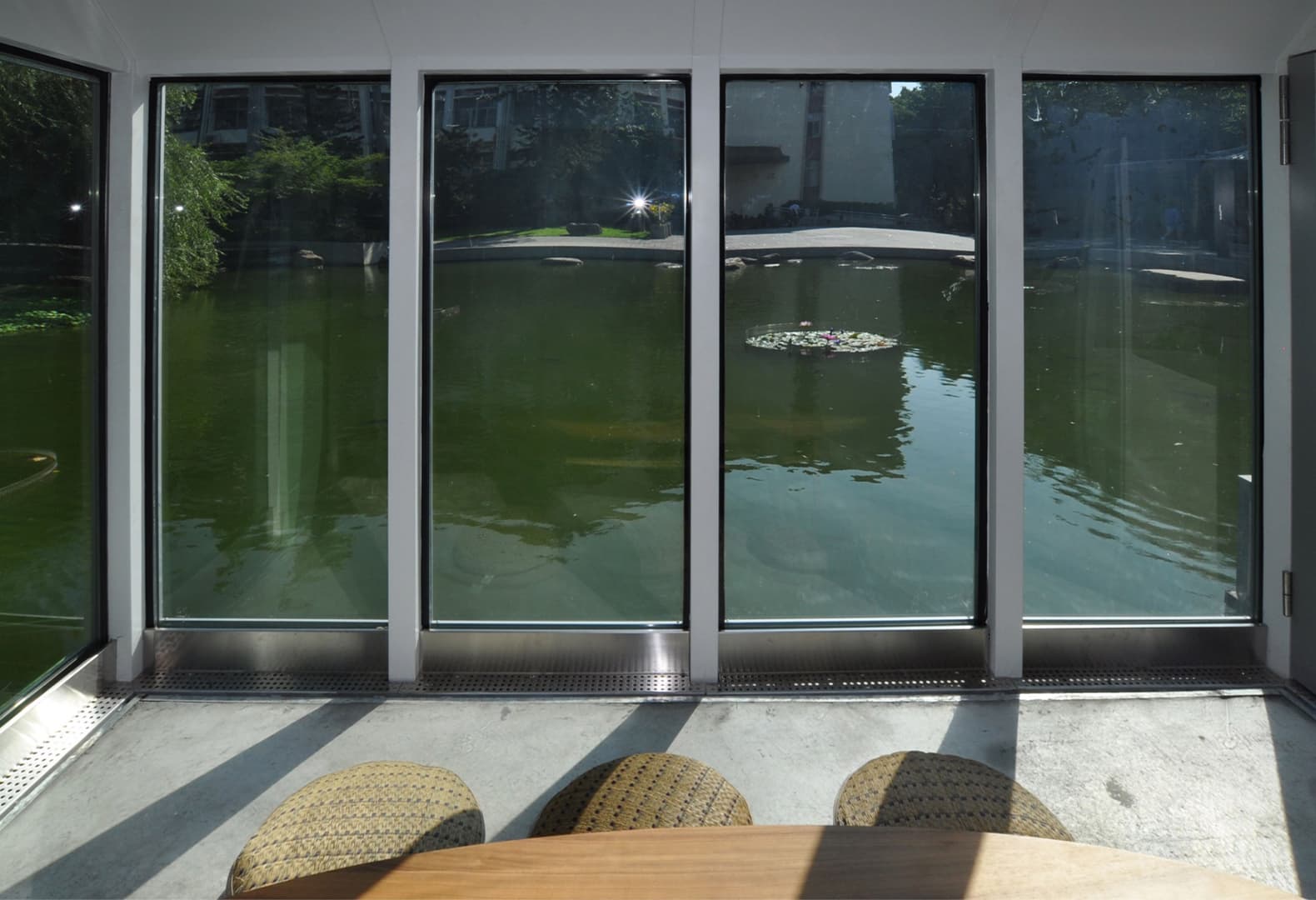 Стеклянные панели, наполненные водой, Water-Filled Glass