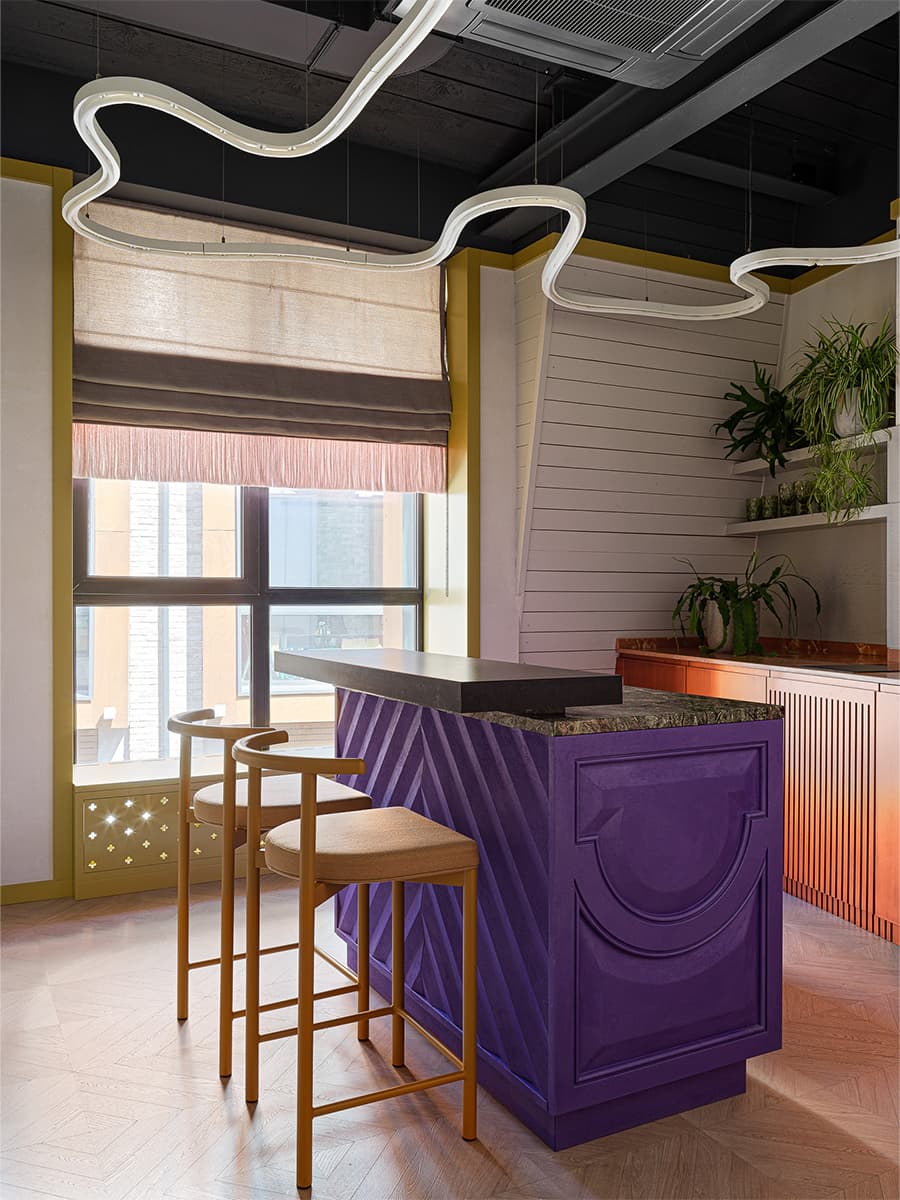 Эклектичный интерьер шоурума мебельной компании — проект студии Quatrobase