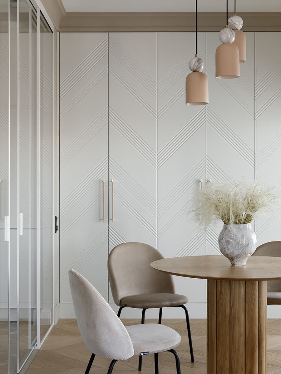 Чувство дома: легкий интерьер семейной петербургской квартиры для временного проживания — проект Юлии Бабинцевой