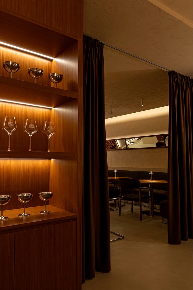 Гармония и контраст фактур в обволакивающем интерьере ресторана итальянской кухни — проект Александры Бурмистровой