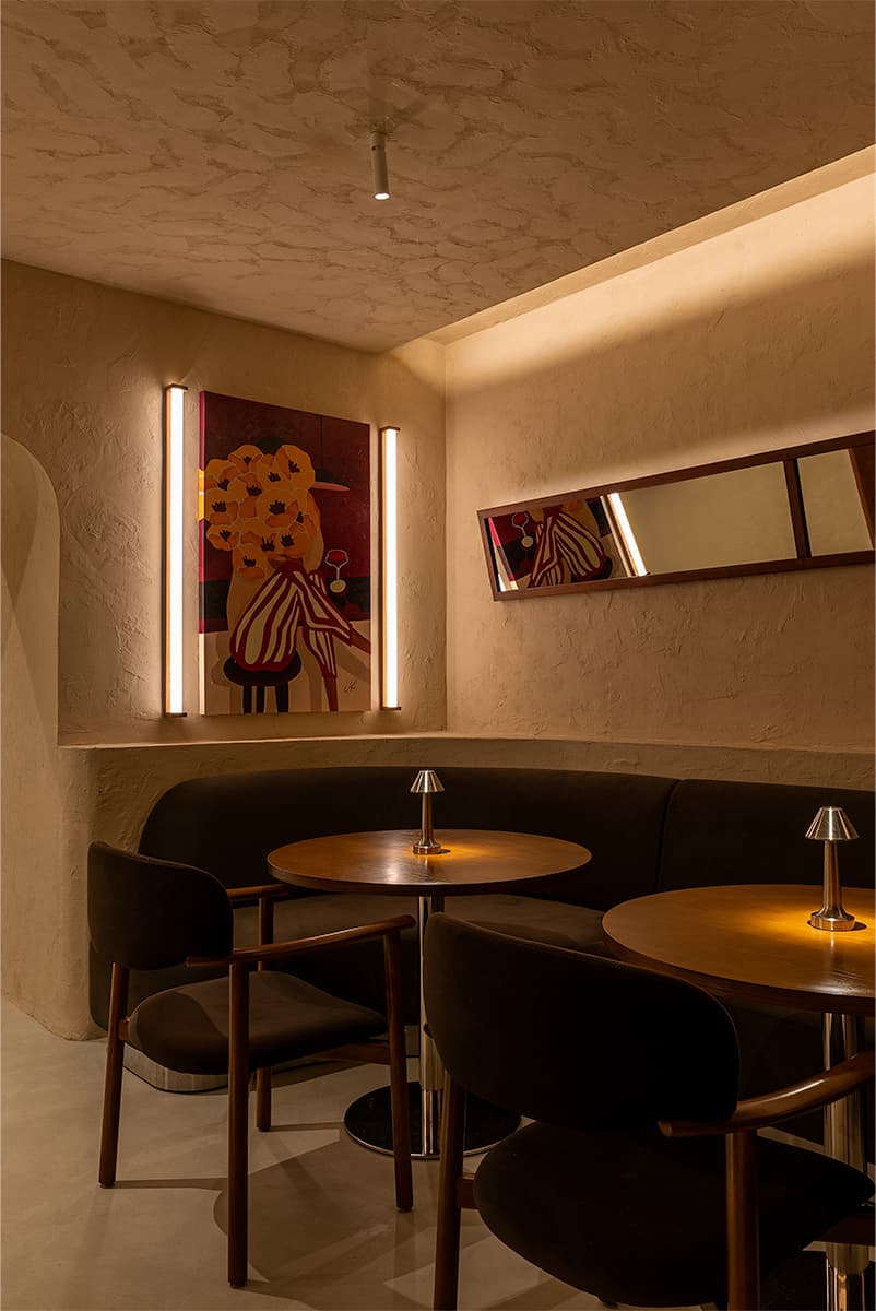 Гармония и контраст фактур в обволакивающем интерьере ресторана итальянской кухни — проект Александры Бурмистровой