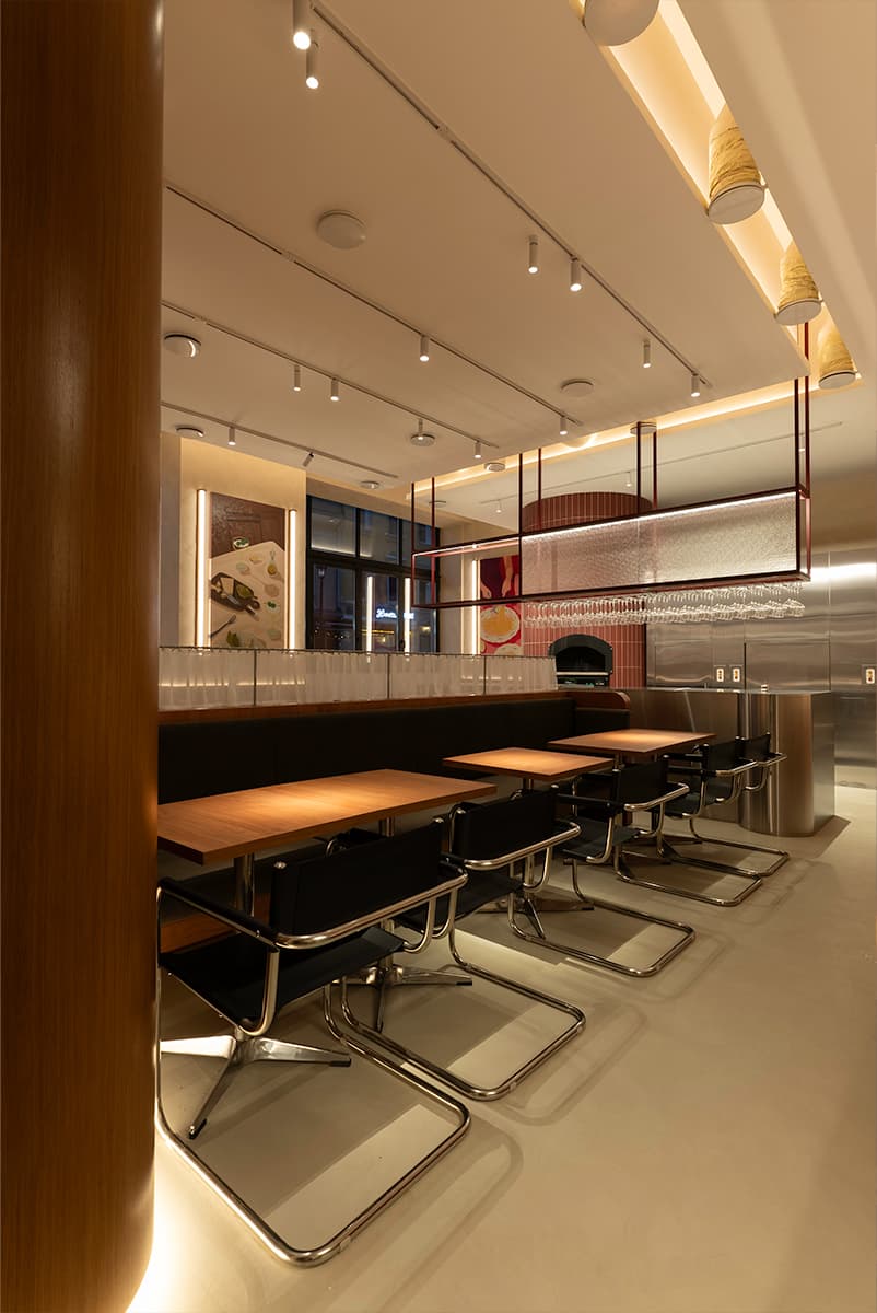 Гармония и контраст фактур в обволакивающем интерьере ресторана итальянской кухни — проект Александры Бурмистровой