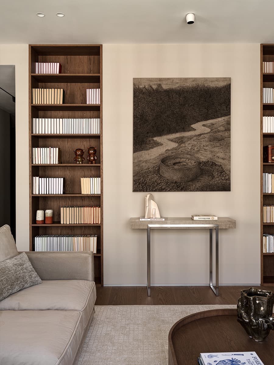 Современное искусство среди природных оттенков в интерьере для молодого человека — проект Ани Саркисян и Анастасии Фоминой