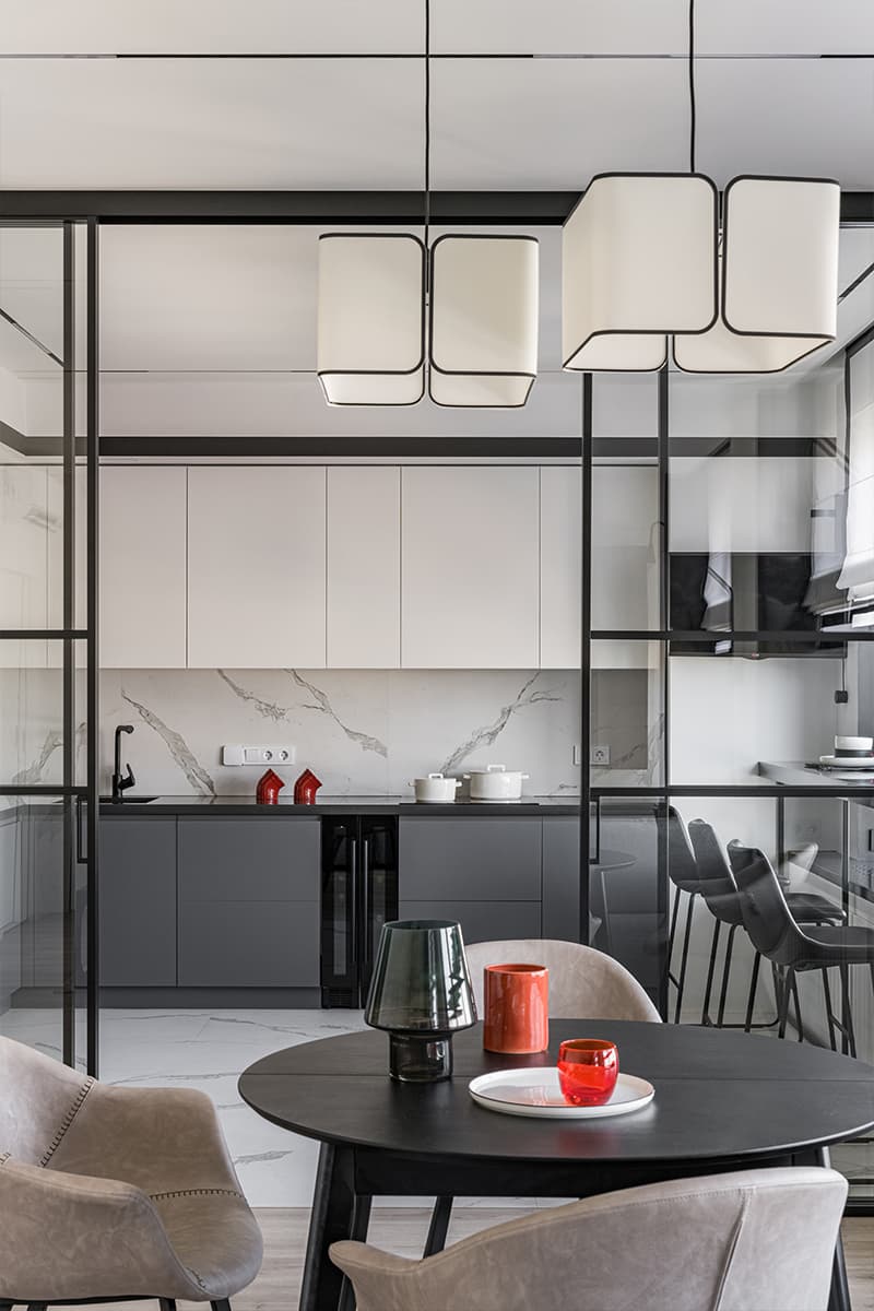 Отсылки к Баухаусу и смелые красные акценты в интерьере екатеринбургской квартиры — проект Анны Самариной