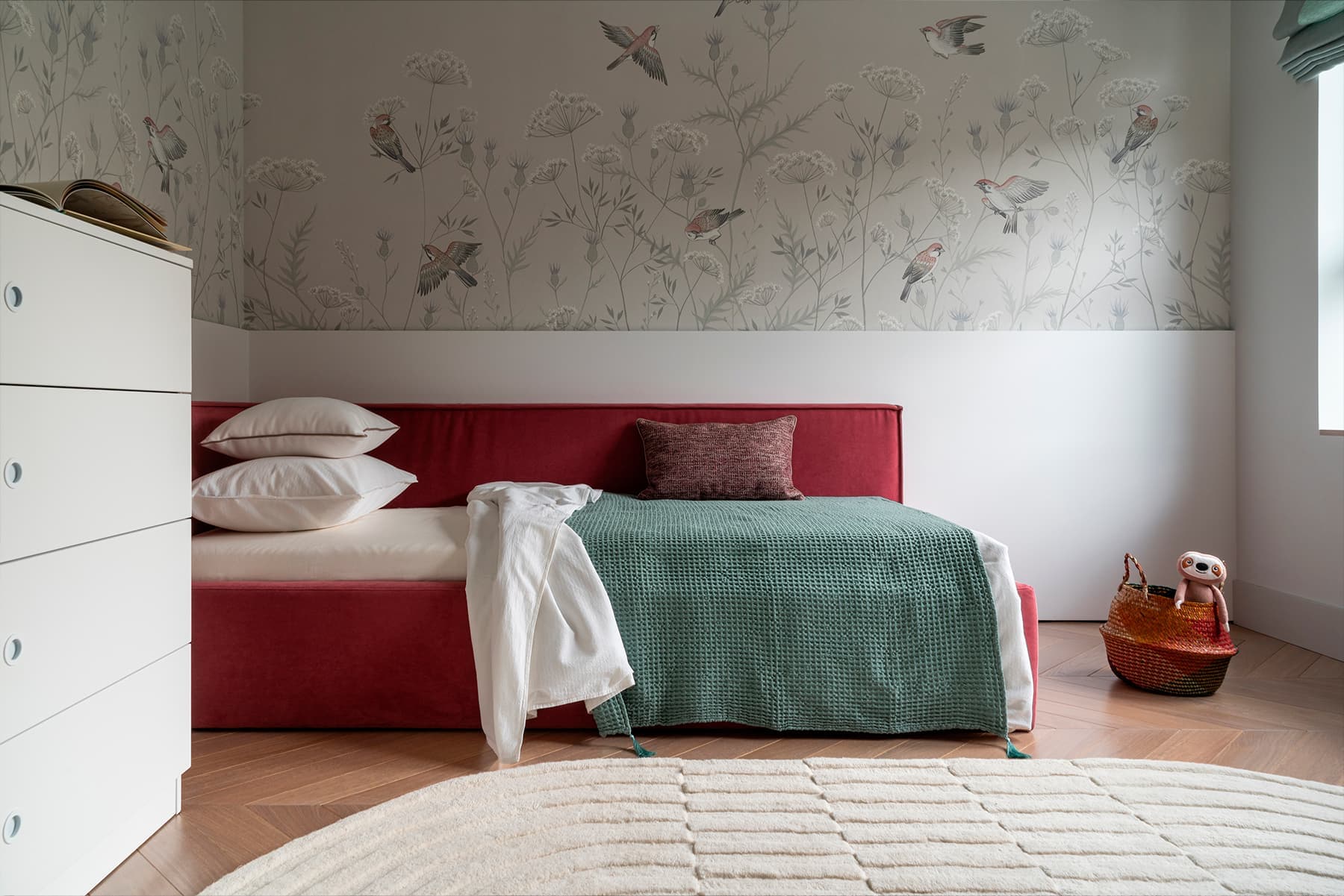 Расслабленный интерьер семейной квартиры с камерной спальней — проект Марии Захаренковой