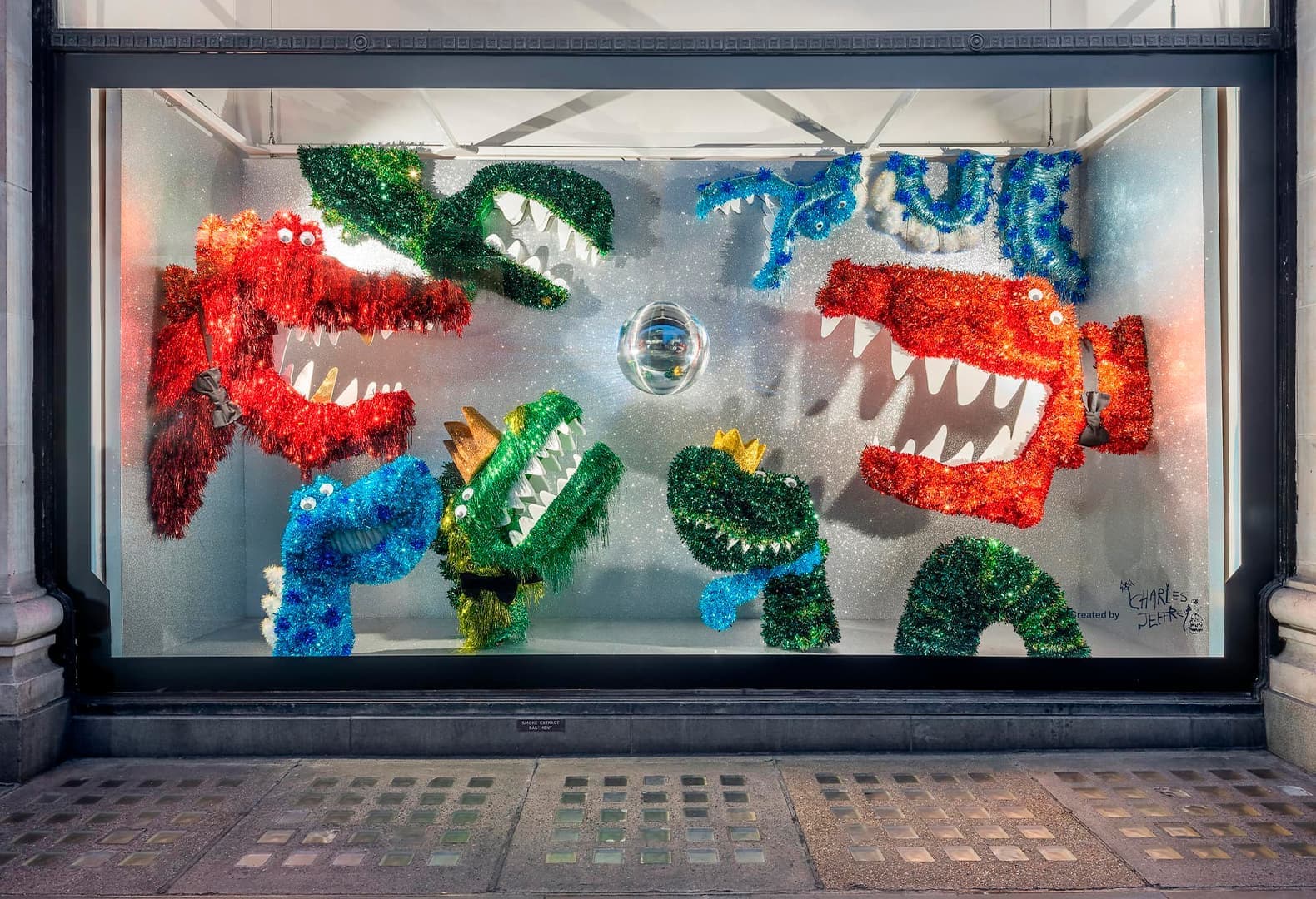 Самые праздничные витрины 2024-2025