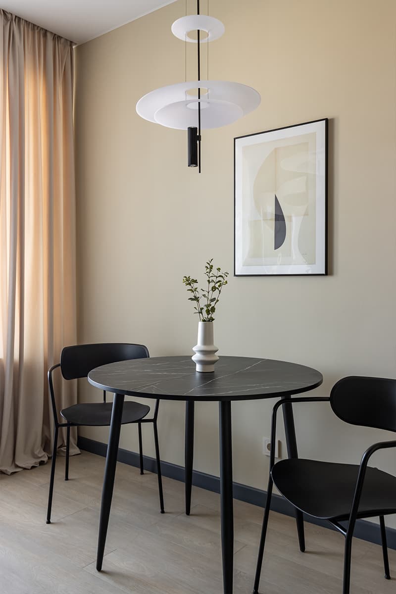 Лаконичный интерьер петербургской квартиры с акцентной стеной — проект Марии Замотиной