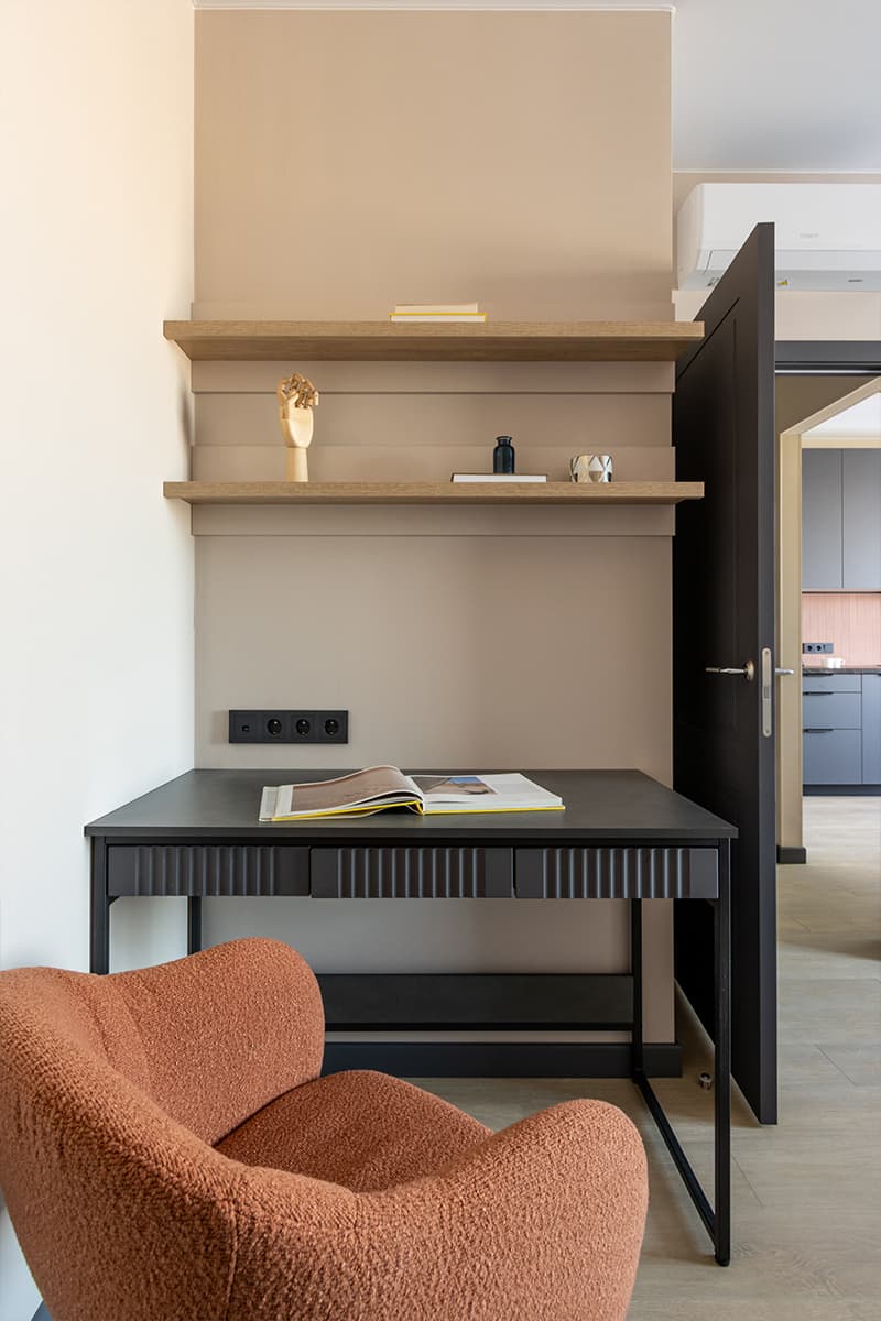 Лаконичный интерьер петербургской квартиры с акцентной стеной — проект Марии Замотиной