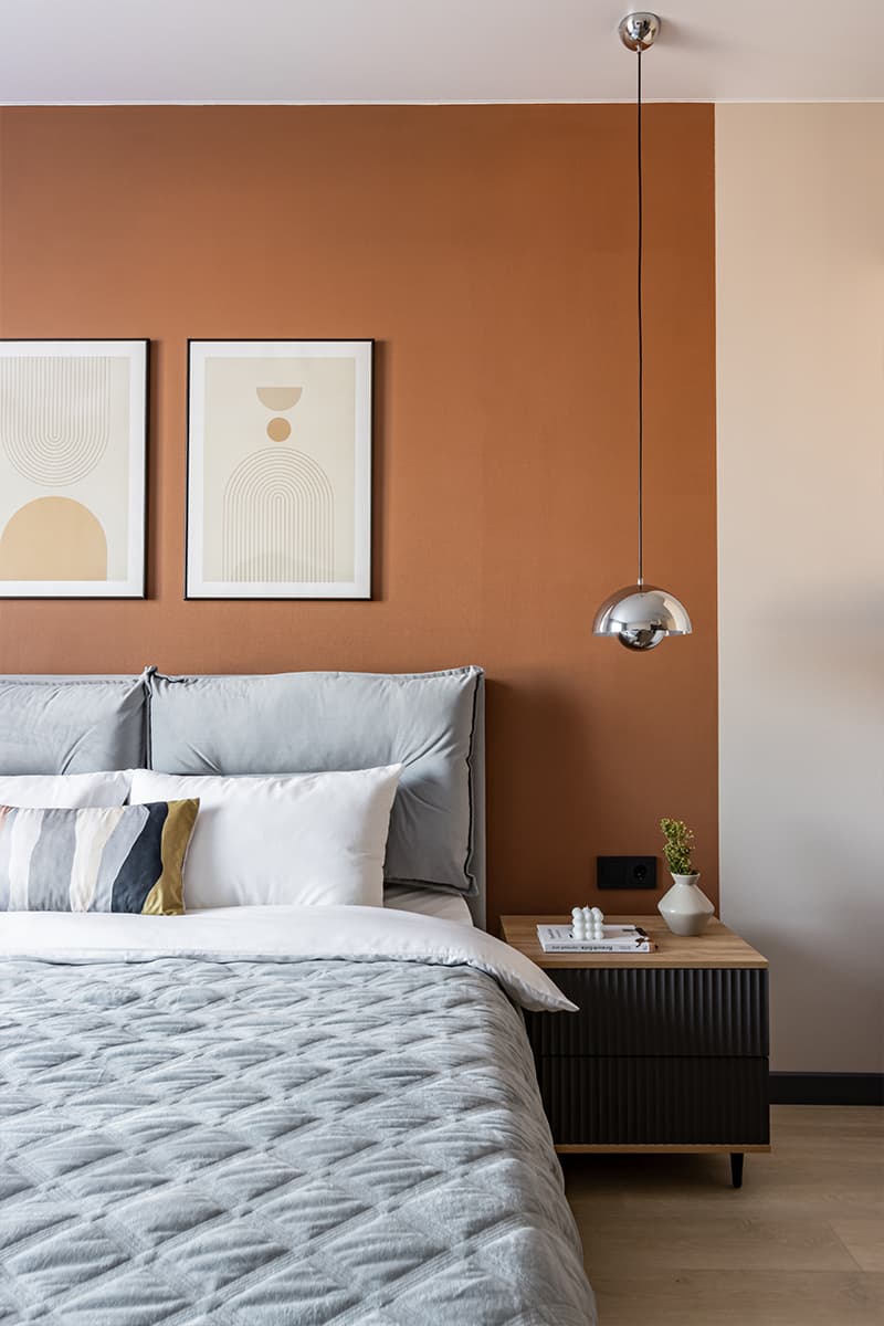 Лаконичный интерьер петербургской квартиры с акцентной стеной — проект Марии Замотиной