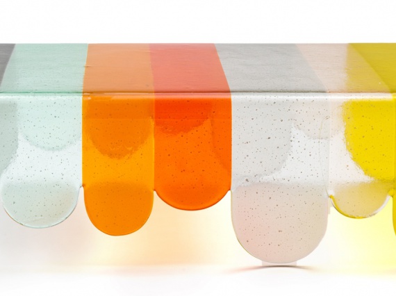 Итальянец Алессандро Замбелли представил разноцветный стол Lunapark