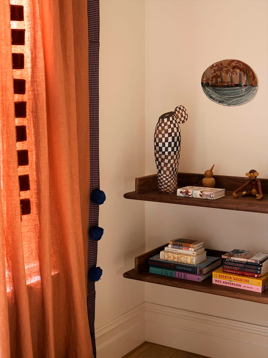 Восточные краски и орнаменты в интерьере дома для семьи с особенностями восприятия цвета — проект YSG Studio