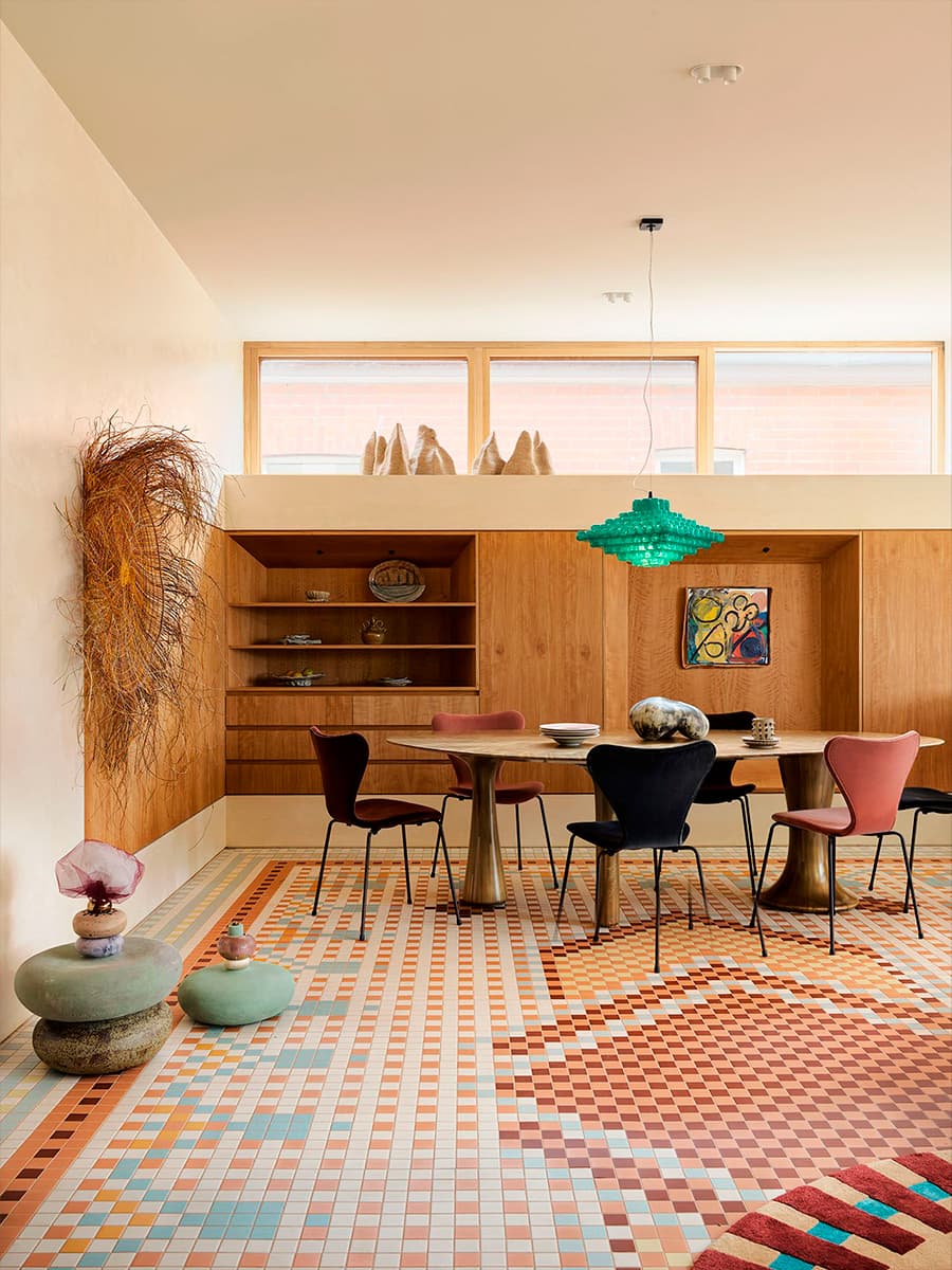 Восточные краски и орнаменты в интерьере дома для семьи с особенностями восприятия цвета — проект YSG Studio