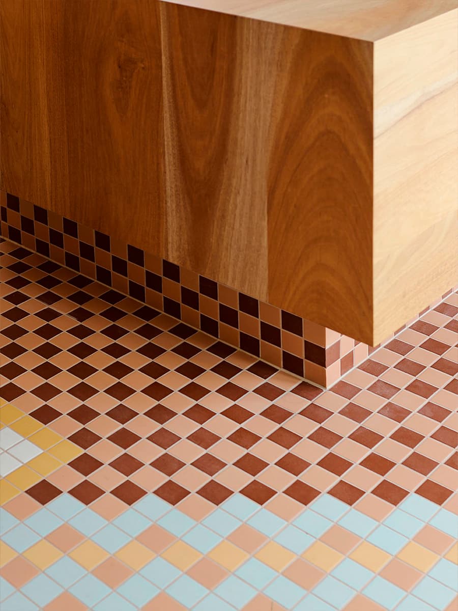 Восточные краски и орнаменты в интерьере дома для семьи с особенностями восприятия цвета — проект YSG Studio