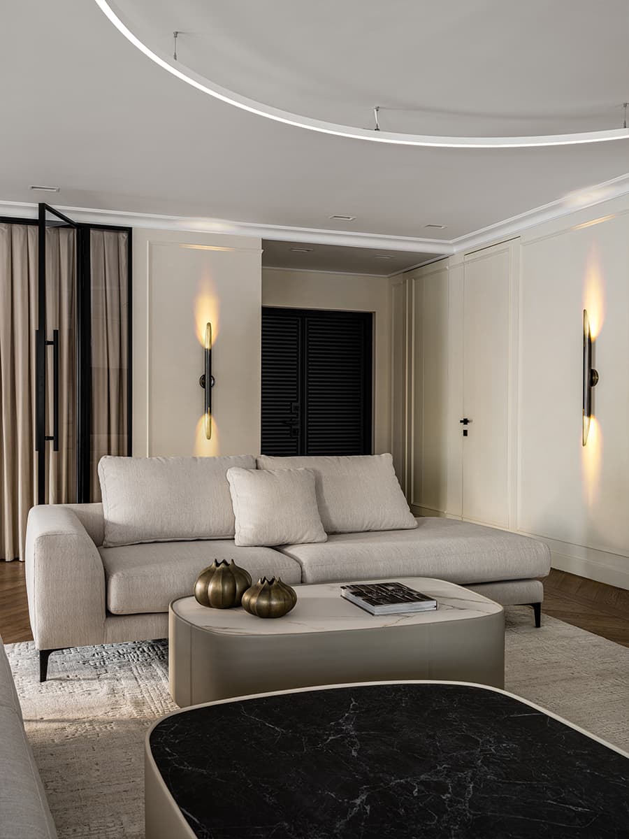 Элегантность классических деталей, бильярдная и гольф-симулятор в роскошном офисном пространстве — проект архитектурного бюро ARXY