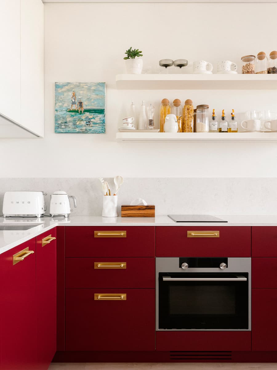 Двухсторонние зеркала и органические формы в интерьере маленькой квартиры — проект Лины Князевой