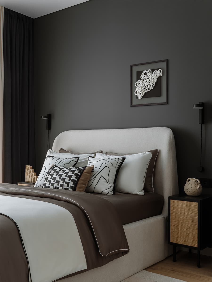 Текстильные панно, камерная атмосфера и сдержанная цветовая палитра в минималистичном интерьере — проект VIA INTERIOR BURO