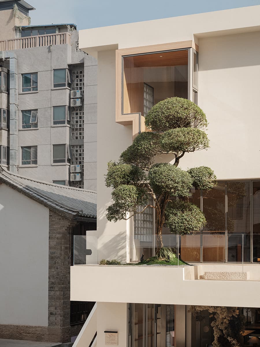 Игра светотени в интерьере трехэтажного магазина ювелирных украшений — проект студии Aurora Design