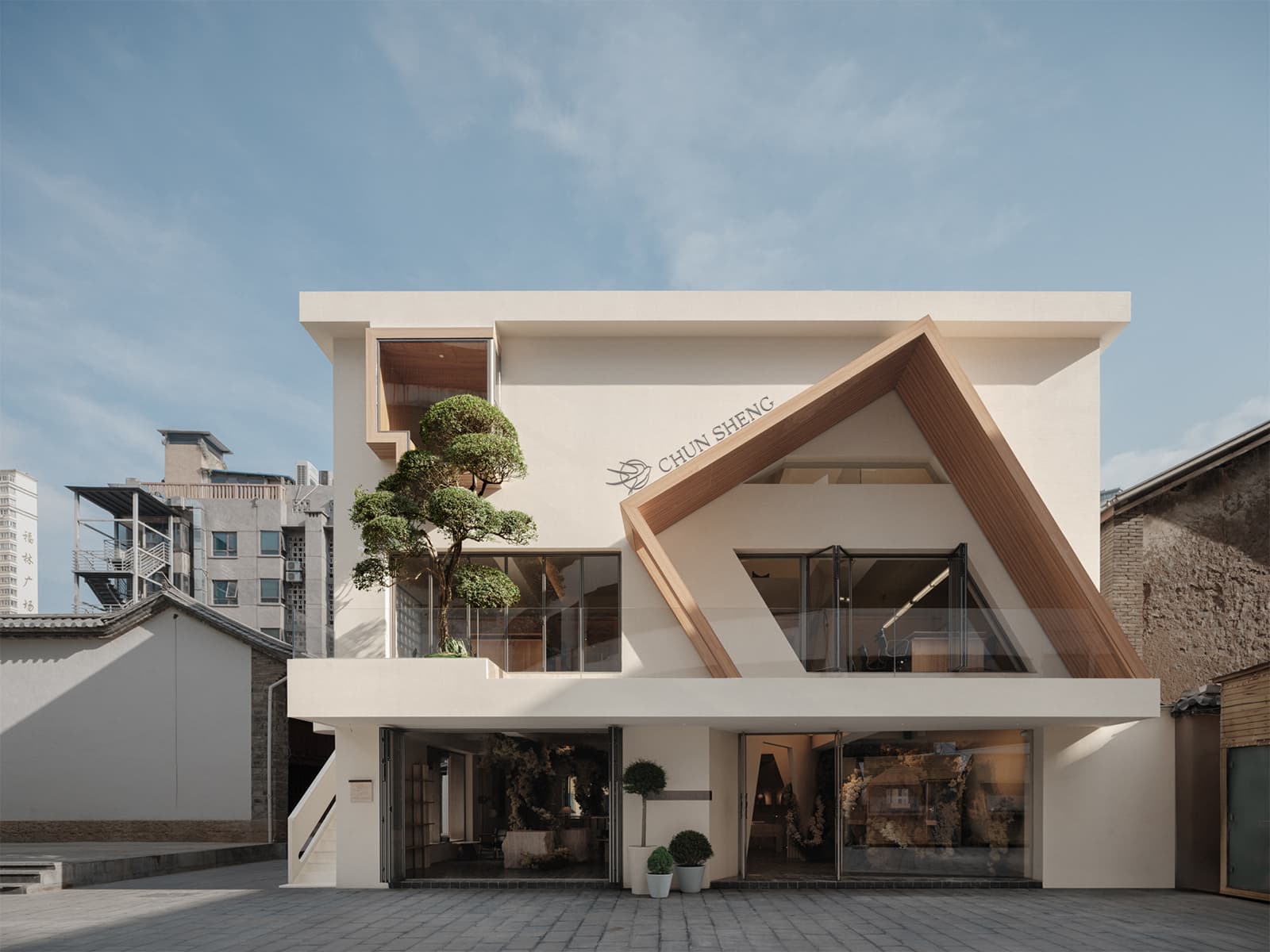 Игра светотени в интерьере трехэтажного магазина ювелирных украшений — проект студии Aurora Design