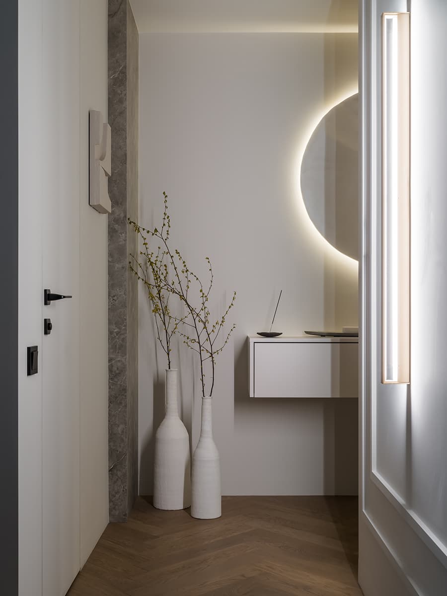 Панно по эскизам нейросети и раздельные спальни в интерьере квартиры — проект Марии Тимофеевой