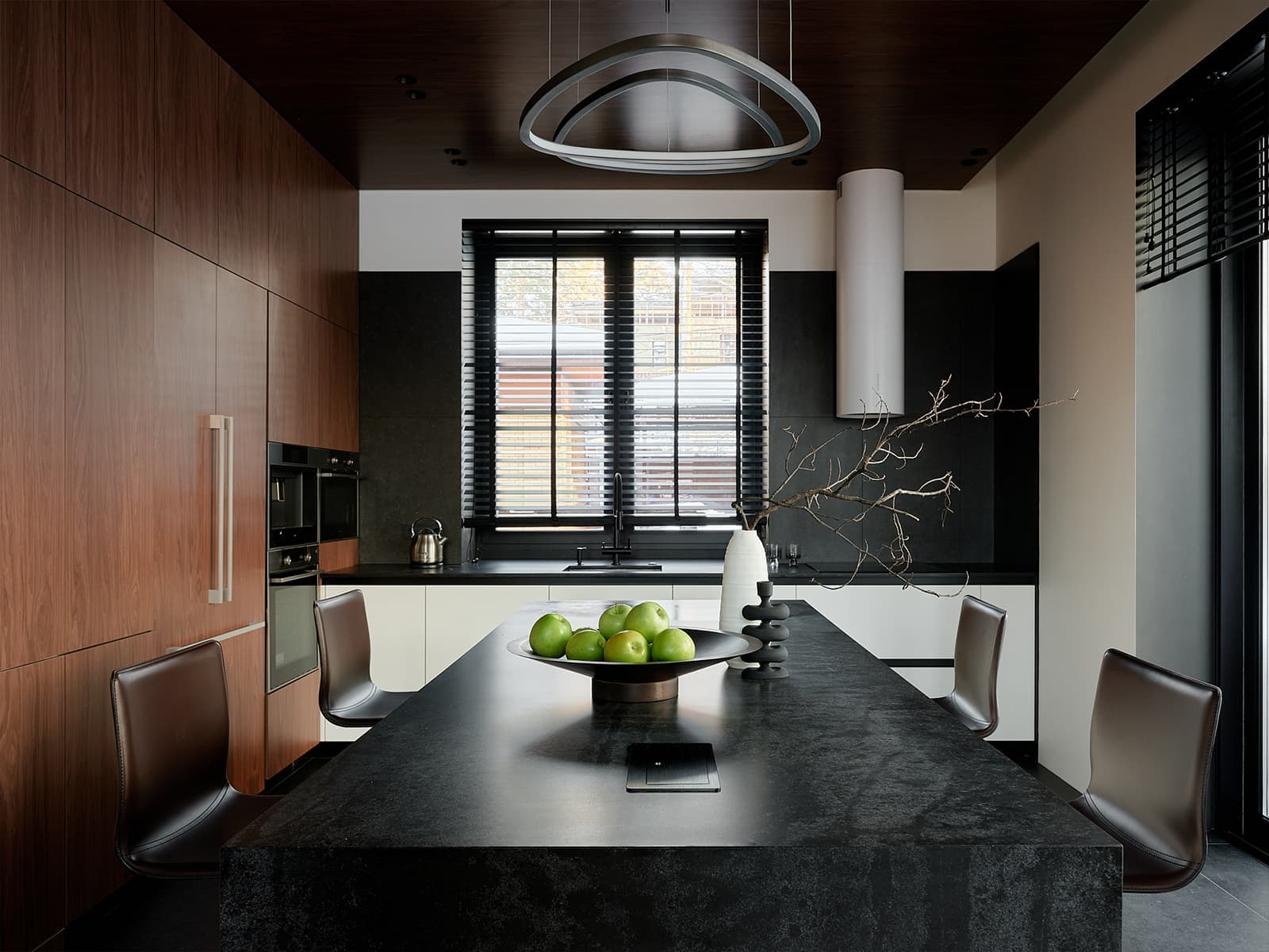 Диалог мужских и женских предпочтений в интерьере сибирского коттеджа — проект Татьяны Коркиной