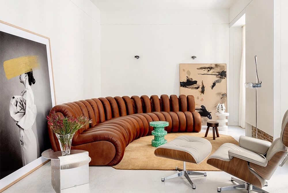 Теплый и эклектичный интерьер квартиры с винной комнатой — проект Arquid