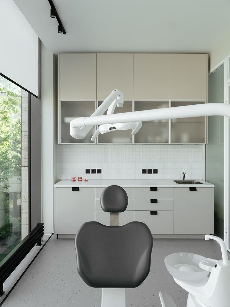 Небанальный интерьер стоматологии с продуманными зонами для сотрудников — проект студии Alina Sulina Design