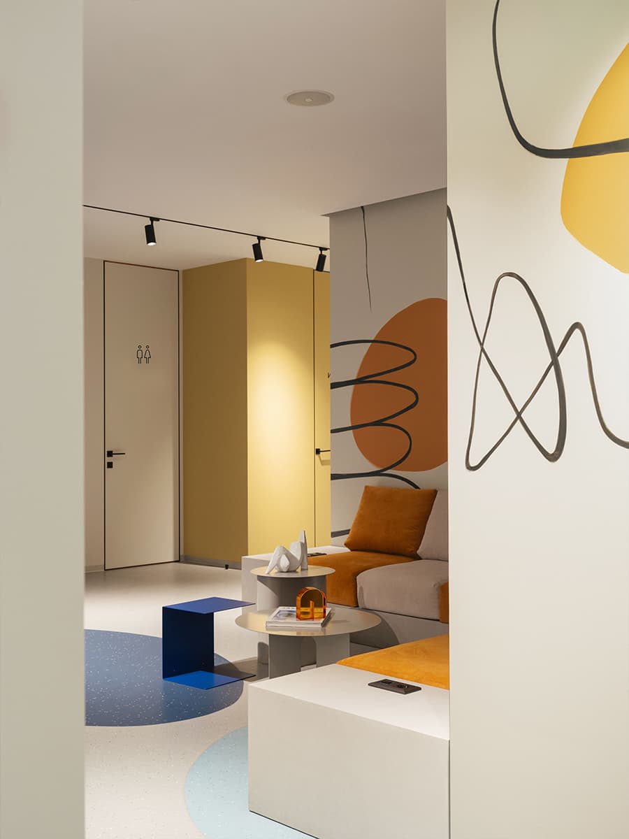 Небанальный интерьер стоматологии с продуманными зонами для сотрудников — проект студии Alina Sulina Design