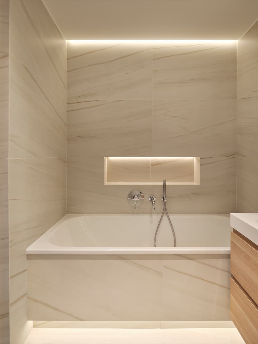 Необычный проход из кухни в кабинет в мягком интерьере петербургской квартиры — проект VOLVES interior