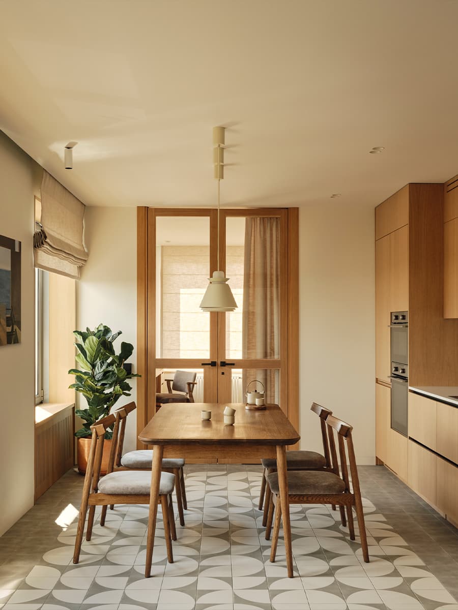 Необычный проход из кухни в кабинет в мягком интерьере петербургской квартиры — проект VOLVES interior