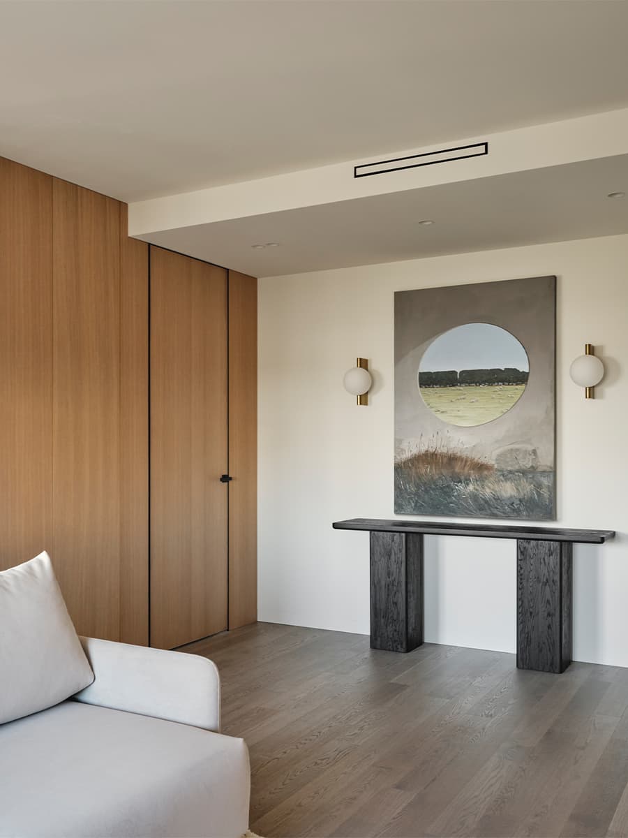 Необычный проход из кухни в кабинет в мягком интерьере петербургской квартиры — проект VOLVES interior