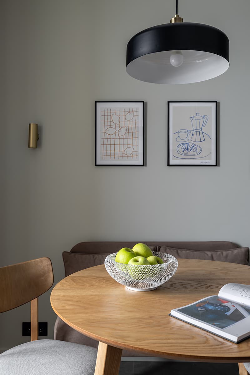 Льняная люстра, репродукция картины и природные цвета в интерьере квартиры в Новой Москве — проект Веры Ильинчик
