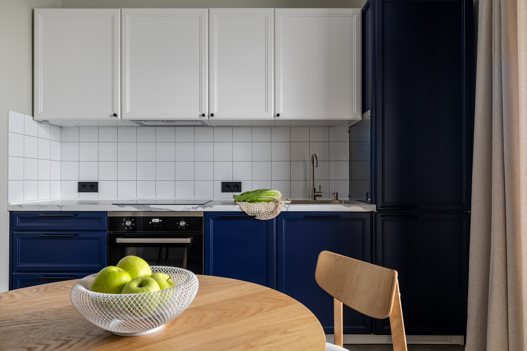 Льняная люстра, репродукция картины и природные цвета в интерьере квартиры в Новой Москве — проект Веры Ильинчик