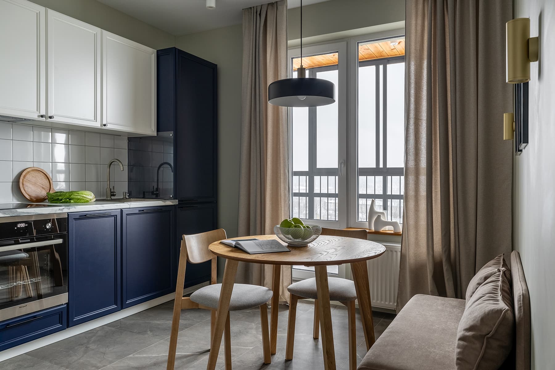 Льняная люстра, репродукция картины и природные цвета в интерьере квартиры в Новой Москве — проект Веры Ильинчик